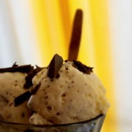 Gelato alla crema con pezzi di cioccolato – senza gelatiera